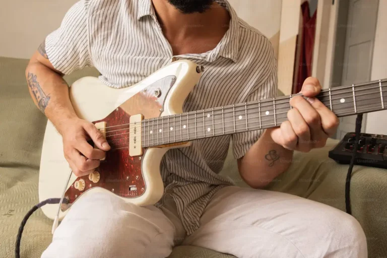 guitare acoustique et électrique